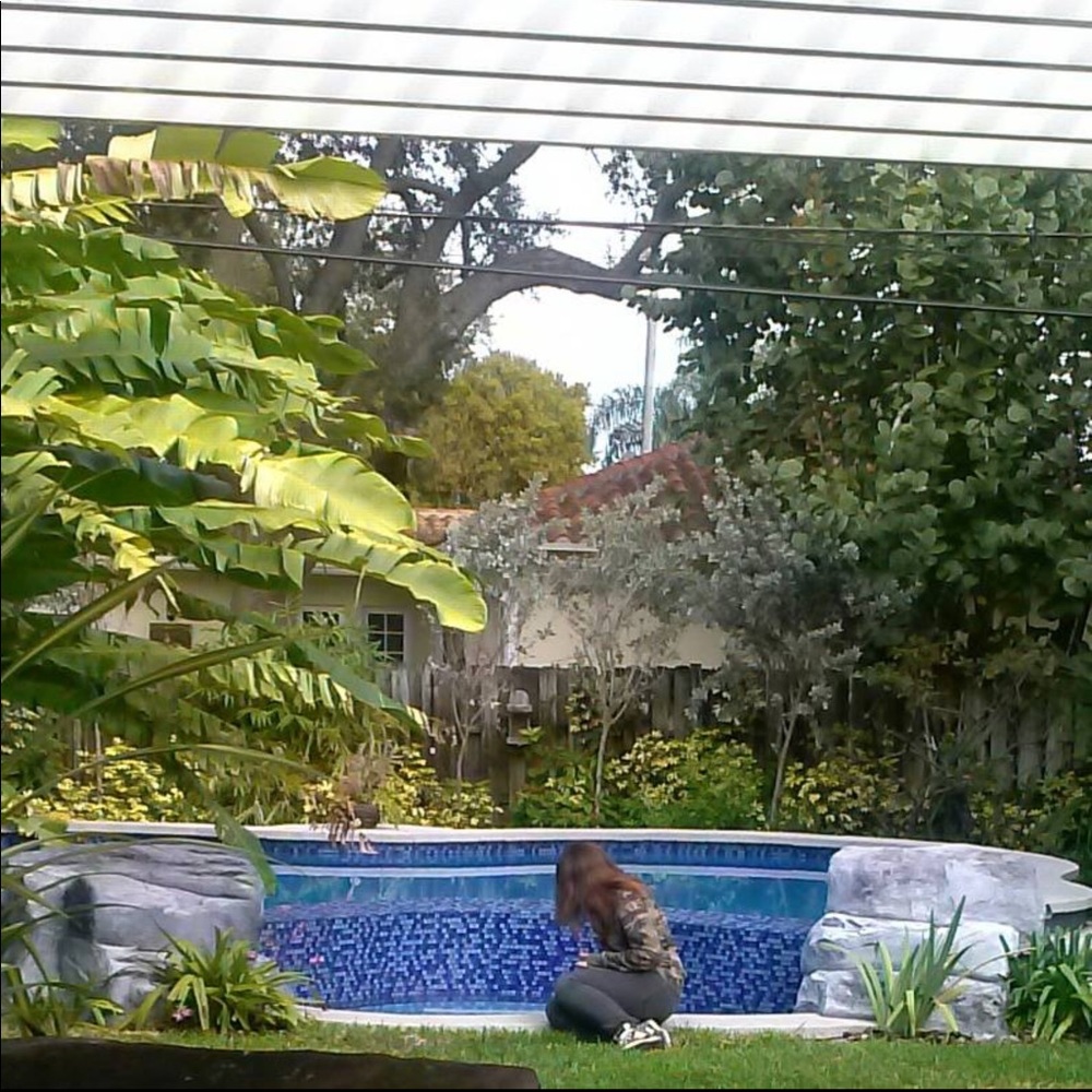 Meet your Posher, Gloria